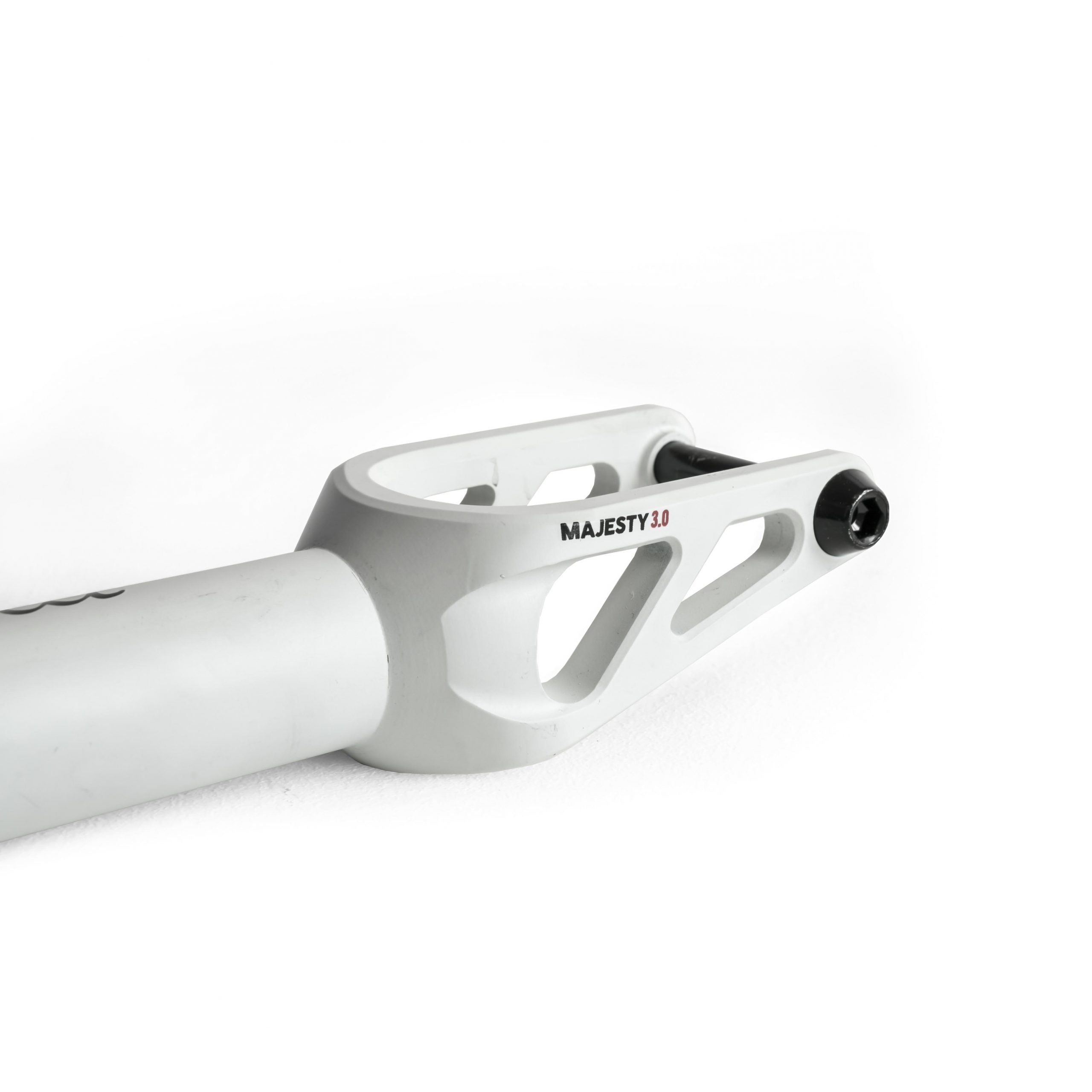 Majesty-3.0-2-White